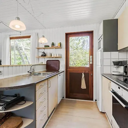 1471-aakirkeby-sluseparken-2 * Vester Somarken